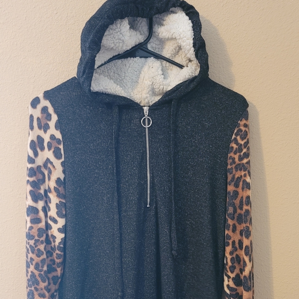 Long sleeve shirt/sweatshirt